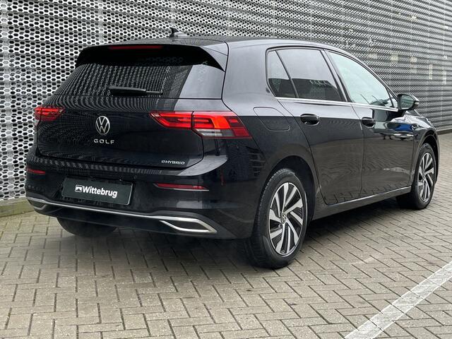 Volkswagen GOLF 1.4 eHybrid 204PK Style / Memory Seat / Stuur + Stoelverwarming / LED / Parkeersensoren V+A / Draadloze App-Connect **