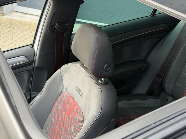 Volkswagen GOLF 2.0 TSI GTI TCR | STAGE 2 | R600 | Schuif-kanteldak | DYNAUDIO | Camera | CarPlay | Keyless | Dodehoek
