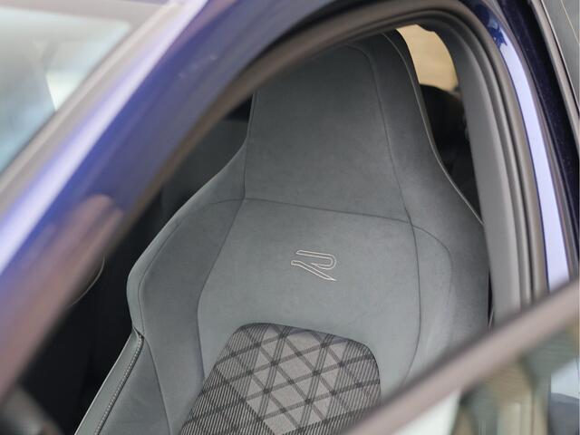 Volkswagen GOLF 8 1.5 TSI R-Line | ACC | Stoel- & Stuurverwarming | LED | Carplay | Sfeerverlichting |