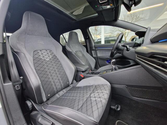 Volkswagen GOLF 1.5 TSI | 150PK | R-Line | Panorama Dak | Stoel & Stuur verwarming | IQ-Light | Apple Carplay | Camera | Navigatie | Climate & Cruise Control |