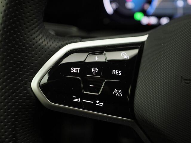 Volkswagen GOLF Variant 1.5eTSI/130PK R-Line DSG · Panoramadak · Camera + Parkeersensoren · Apple/Android
