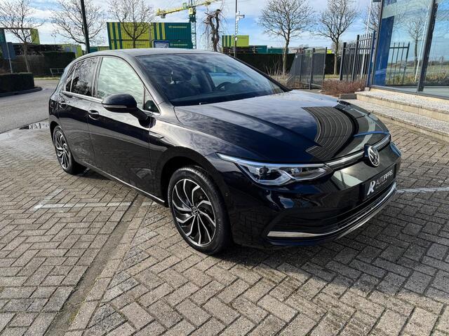 Volkswagen GOLF 1.5 eTSI Style | DSG | LED | Trekhaak | ACC | Navi | App-Conn. | Camera