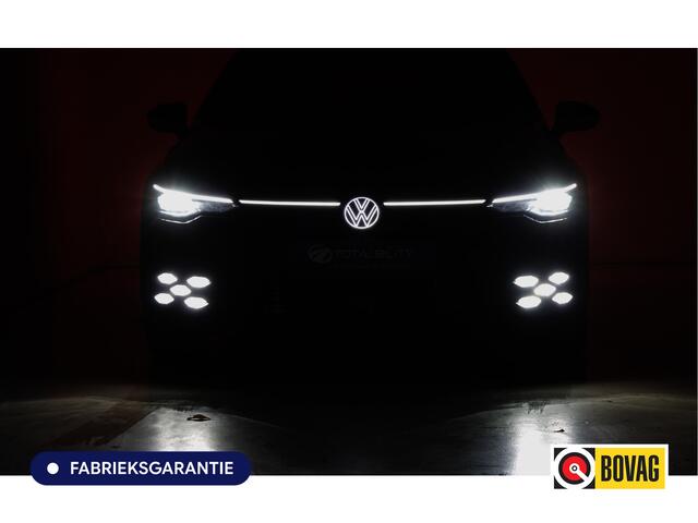 Volkswagen GOLF 1.5 eHybrid GTE Black 272 PK automaat | IQ Led | Elec. trekhaak | Headup | Stoel- & stuurverw. | PDC V + A, Camera, App. connect, Navigatie, 131 KM actieradius (WLTP)
