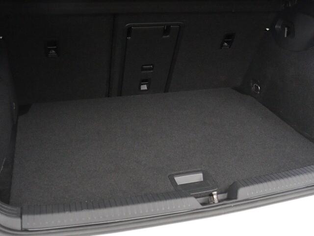 Volkswagen GOLF 1.0 TSI Life | Carplay | Sfeerverlichting | Adaptive cruise | Navigatie | Parkeerhulp | Climate control | Full LED | Bluetooth