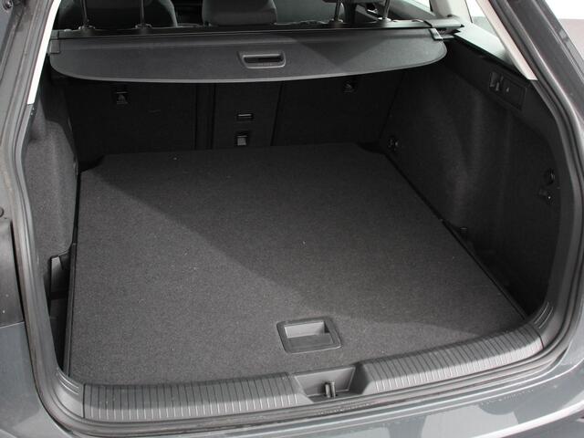 Volkswagen GOLF Variant 1.5 eTSI 130pk DSG Life | Navigatie | Apple Carplay/Android Auto | Inklapbare trekhaak | Parkeersensoren | Adaptive Cruise Control | Stoel- en stuurverwarming | Climate Control | Lichtmetalen Velgen