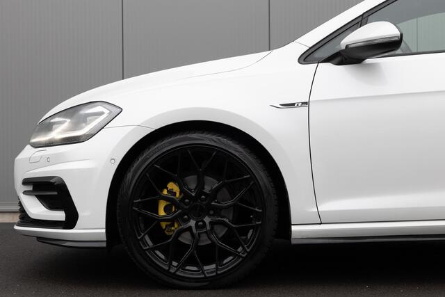 Volkswagen GOLF 1.5 TSI Highline | 2X R-LINE | CAMERA | 19 INCH | STOELVERWARMING |