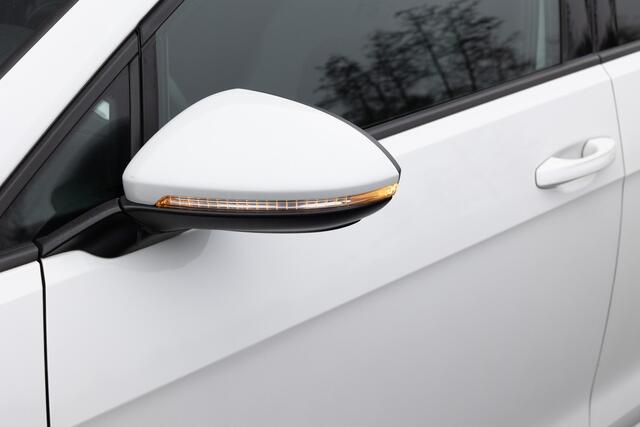 Volkswagen GOLF 1.5 TSI Highline | 2X R-LINE | CAMERA | 19 INCH | STOELVERWARMING |