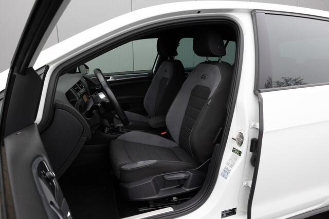 Volkswagen GOLF 1.5 TSI Highline | 2X R-LINE | CAMERA | 19 INCH | STOELVERWARMING |