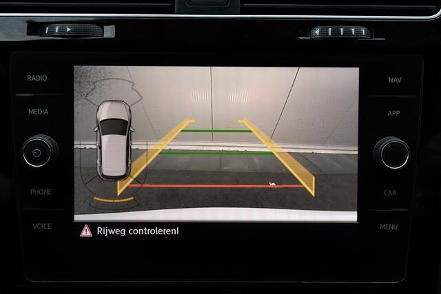 Volkswagen GOLF 1.5 TSI Highline | 2X R-LINE | CAMERA | 19 INCH | STOELVERWARMING |