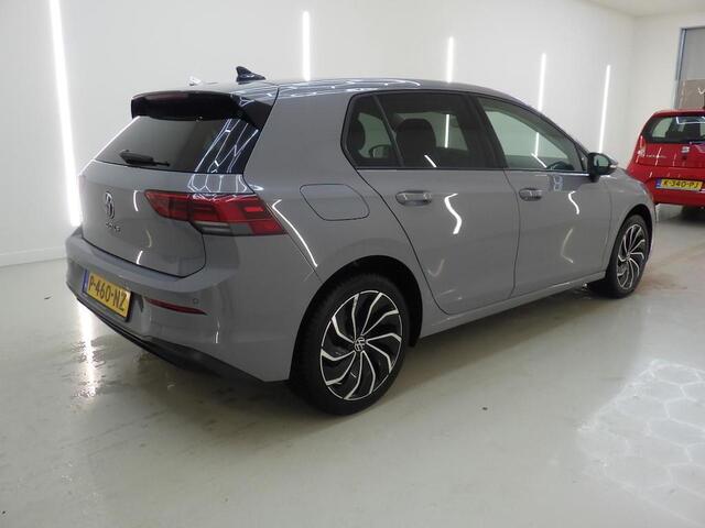 Volkswagen GOLF 1.0 TSI LIFE I ADAPTIVE CRUISE CONTROL I SFEERVERLICHTING I 17" LICHT METALEN VELGEN