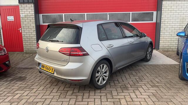Volkswagen GOLF 1.0 TSI Connected Series NAVI / CLIMA / CARPLAY / PDC / BLUETOOTH / CRUISE / DAB+ / ZEER NETJES! / NL-AUTO