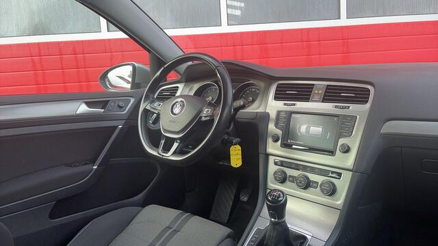 Volkswagen GOLF 1.0 TSI Connected Series NAVI / CLIMA / CARPLAY / PDC / BLUETOOTH / CRUISE / DAB+ / ZEER NETJES! / NL-AUTO