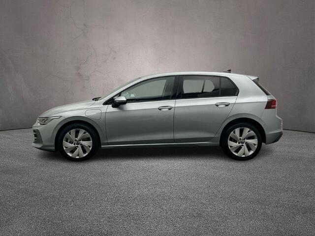 Volkswagen GOLF Life Edition 1.5 TSI eHybrid 204pk DSG Automaat Adaptive cruise control, Achteruitrijcamera, LED koplampen, Stoelverwarming, Parkeersensoren, Stuurwiel verwarmd