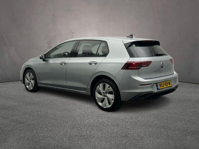 Volkswagen GOLF Life Edition 1.5 TSI eHybrid 204pk DSG Automaat Adaptive cruise control, Achteruitrijcamera, LED koplampen, Stoelverwarming, Parkeersensoren, Stuurwiel verwarmd