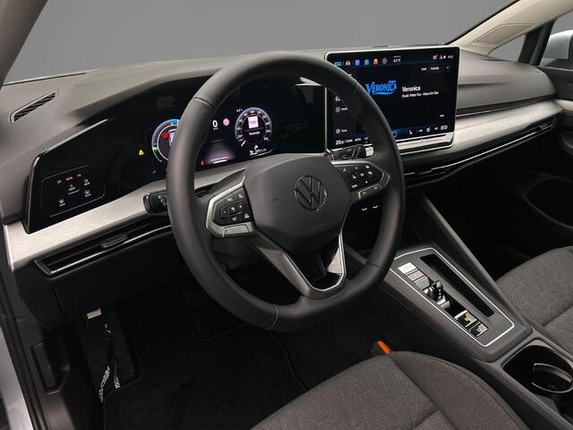 Volkswagen GOLF Life Edition 1.5 TSI eHybrid 204pk DSG Automaat Adaptive cruise control, Achteruitrijcamera, LED koplampen, Stoelverwarming, Parkeersensoren, Stuurwiel verwarmd
