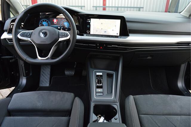 Volkswagen GOLF Variant 1.0 eTSI Life Business O.a: Stoelverw, Stuurverw, Camera, PDC, Carplay, Etc. All-in prijs!