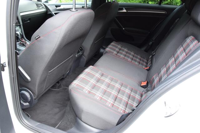 Volkswagen GOLF 2.0 TSI 245PK GTI Performance Executive DSG Automaat | GEEN IMPORT | BOVAG Garantie | Virtual Cockpit | Full LED | Adaptive Cruise Control | Flippers | PDC Voor&Achter |