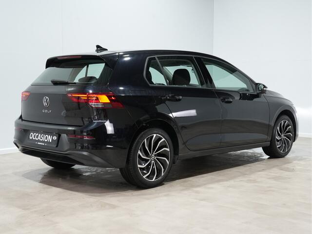 Volkswagen GOLF 1.0 TSI 110pk Life Business Navigatie Camera 17"velgen ACC 120