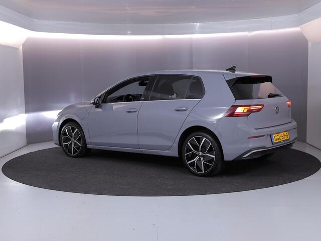 Volkswagen GOLF 1.5 eHybrid 50 Edition 204 PK PHEV | Verlengde garantie | Navigatie | 18" LM velgen | Parkeercamera |