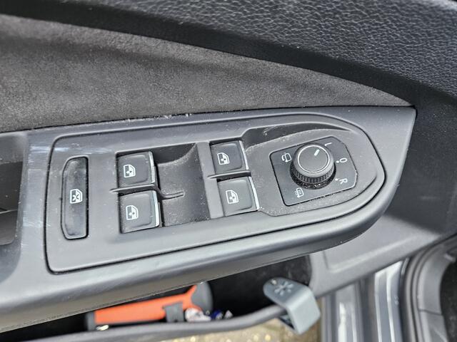 Volkswagen GOLF Variant 1.0 eTSI Life Business