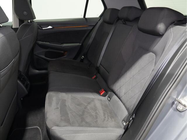 Volkswagen GOLF 1.0 eTSI 110pk DSG Life Business Navigatie Massage Pdc Memory