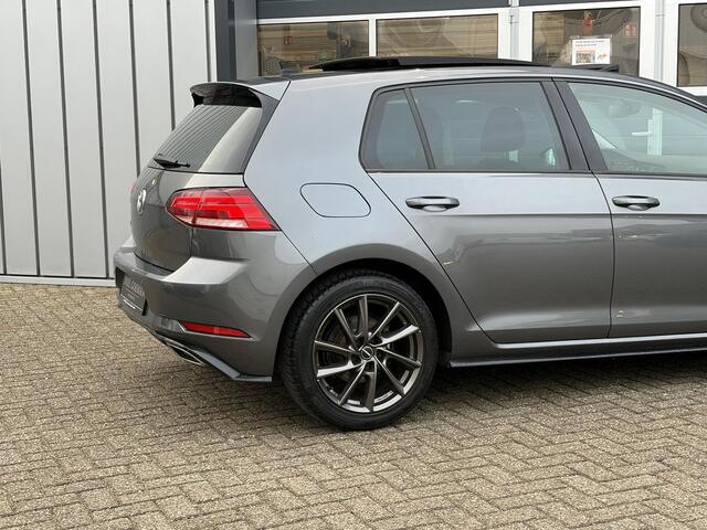Volkswagen GOLF 1.5 TSI Highline | R Line | Pano | Carplay | Parkeer sensoren |