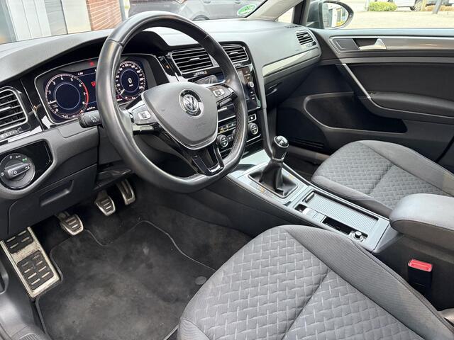 Volkswagen GOLF 1.5 TSI Highline | R Line | Pano | Carplay | Parkeer sensoren |