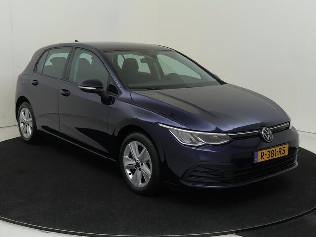 Volkswagen GOLF 1.0 TSI Life | Adaptieve cruise control | Parkeersensoren | Navigatie | CarPlay | Draadloze telefoonlader | Sfeerverlichting |