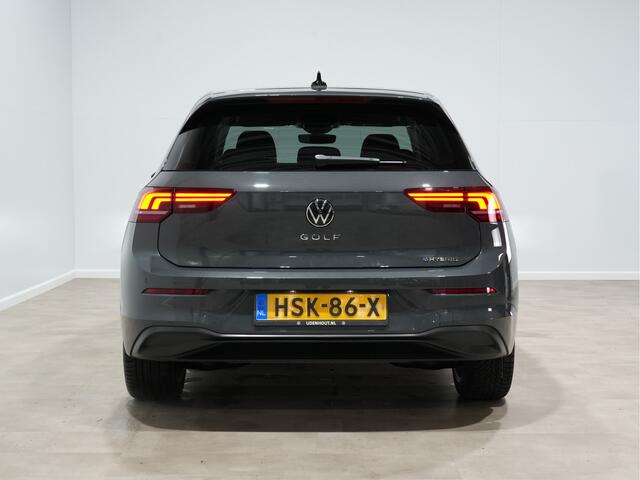 Volkswagen GOLF 1.5 eHybrid 204pk Life Edition Camera Navigatie 17"velgen Privacy glas 110