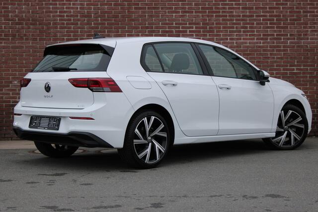 Volkswagen GOLF 1.0 eTSI Life Business 110PK |ACC|STUUR-STOELVERWARMING|18-INCH|CARPLAY|