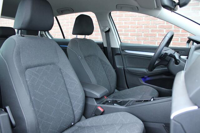 Volkswagen GOLF 1.0 eTSI Life Business 110PK |ACC|STUUR-STOELVERWARMING|18-INCH|CARPLAY|