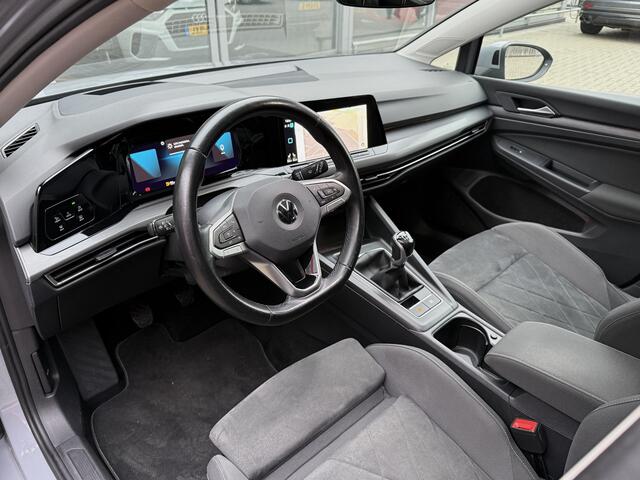 Volkswagen GOLF 1.5 TSI *!* PANODAK/ RADAR/ HuD/ 18 INCH/ CAMERA/ CARPLAY *!*