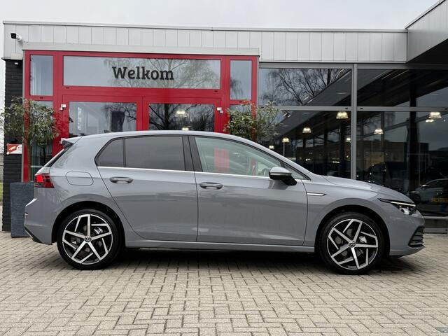 Volkswagen GOLF 1.5 TSI *!* PANODAK/ RADAR/ HuD/ 18 INCH/ CAMERA/ CARPLAY *!*