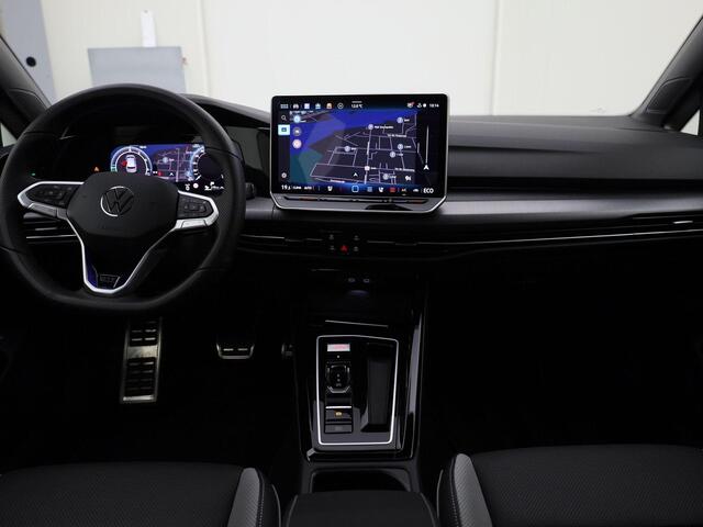 Volkswagen GOLF 1.5eHybrid 200kW/272PK Black Style GTE · Panoramadak · 360°Camera + Parkeersensoren · Leder · Elektrische stoelverstelling · HEAD-UP Display · Garantie t/m 15-04-2030 of 100000km