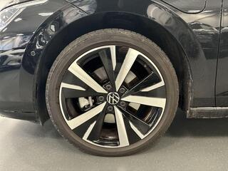 volkswagen-golf-1.5-ehybrid-204pk-d