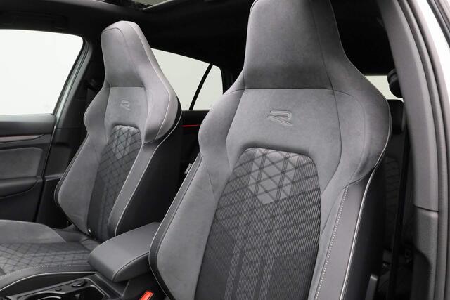 Volkswagen GOLF 1.5 eTSI 150PK DSG R-Line Business Black Style | Pano | IQ Light | Keyless | Camera | 18 inch | Apple Carplay / Android Auto