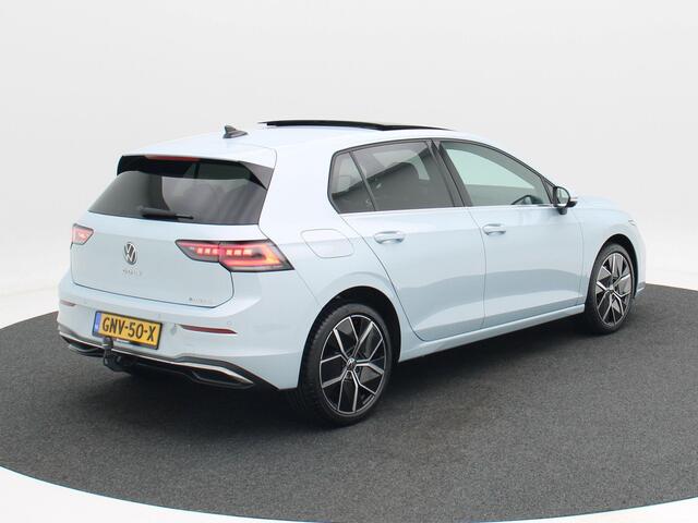 Volkswagen GOLF 1.5 eHybrid 50 Edition 204 Pk Automaat | Panoramadak | Trekhaak Elektrisch | Stoel Verwarming | Adaptive Cruise | Virtual Cockpit | 18 Inch | 19.693 Km!!