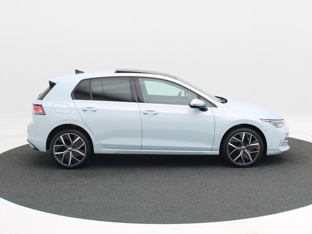 Volkswagen GOLF 1.5 eHybrid 50 Edition 204 Pk Automaat | Panoramadak | Trekhaak Elektrisch | Stoel Verwarming | Adaptive Cruise | Virtual Cockpit | 18 Inch | 19.693 Km!!