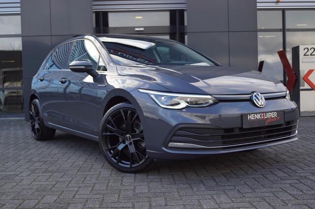 Volkswagen GOLF 1.5 eTSI DSG Style 150pk /Panodak /Camera/Trekhaak afnb./ IQ LED /Navi Pro/ 19 Inch LM