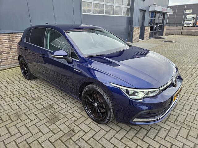 Volkswagen GOLF 1.5 eTSI Style Camera,massage,stuurverwarming!!