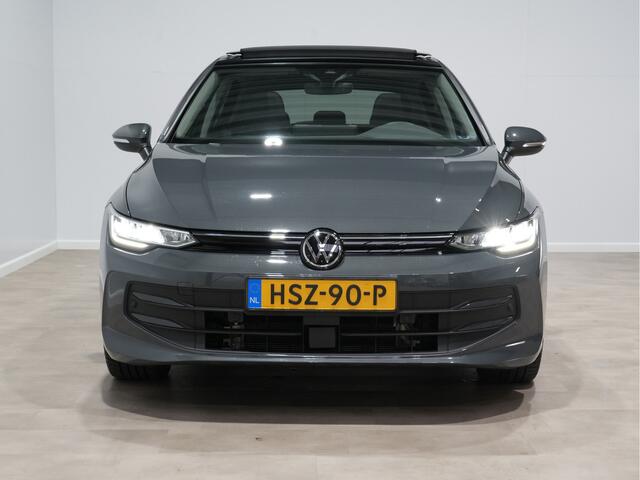 Volkswagen GOLF 1.5 eHybrid 204pk Life Edition Panorama Stoel/Stuurverw. Camera 18"velgen Trekhaak
