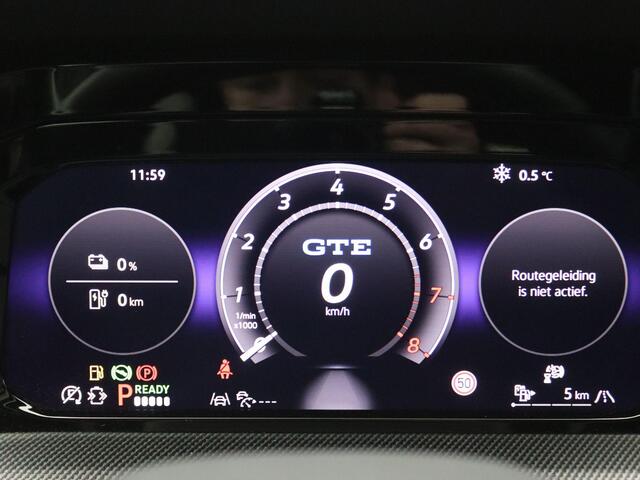 Volkswagen GOLF 1.5 eHybrid GTE 272PK DSG Pano-Schuifdak, Trekhaak, 18" LM Velgen, Achteruitrijcamera, Stoel-Stuurverwarming, Head-Up Display, Keyless, Side Assist