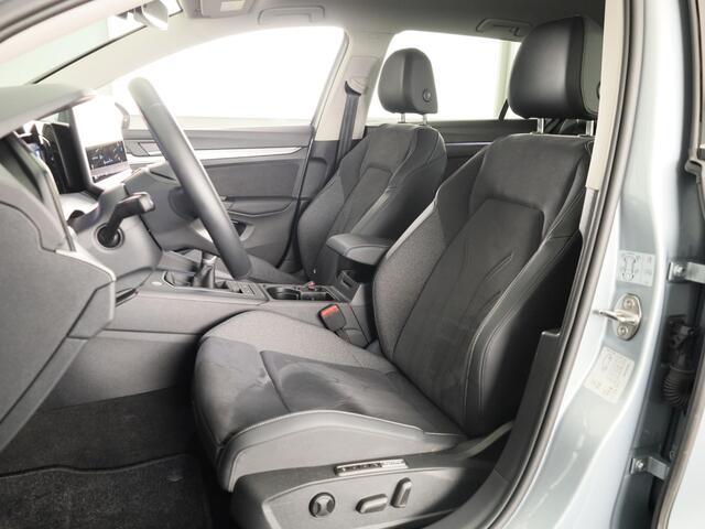 Volkswagen GOLF variant Life Business 1.5 TSI 85 kW / 116 pk Variant 6 ver Navigatie | Extra getint glas | Verlengde garantie