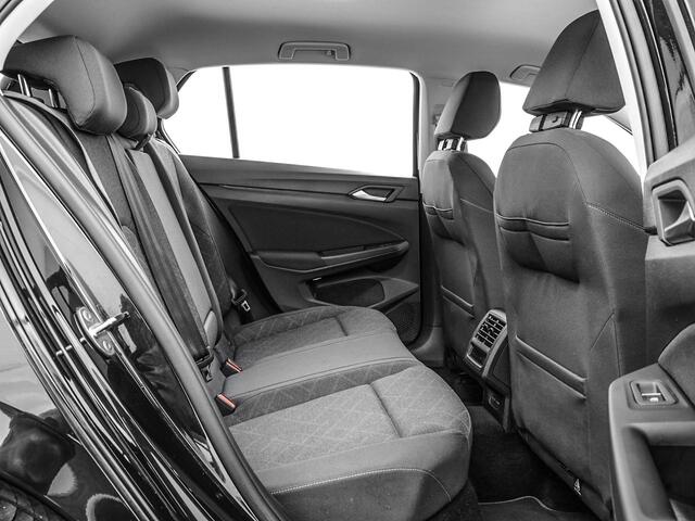 Volkswagen GOLF 1.5 TSI 130pk Life · Apple/Android Car Play · ACC · Stuur- & Stoelverwarming · Trekhaak · Navigatie · Sfeerverlichting · 17"Velgen ·