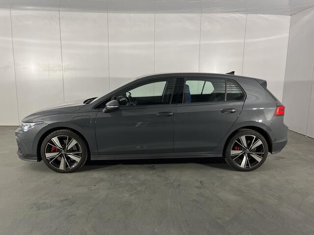 Volkswagen GOLF 1.4 eHybrid GTE / AUTOMAAT/ 245 PK/ PARK.SENSOR.V+A/ CAMERA/ STUUR+STOELVERWARM./ DODE HOEK/ APP-CONNECT/ ACC/ DIGITAL DASH/ DAB/ NAVI/ CLIMA/ LED/ ISOFIX/ 18'' LMV