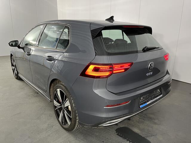Volkswagen GOLF 1.4 eHybrid GTE / AUTOMAAT/ 245 PK/ PARK.SENSOR.V+A/ CAMERA/ STUUR+STOELVERWARM./ DODE HOEK/ APP-CONNECT/ ACC/ DIGITAL DASH/ DAB/ NAVI/ CLIMA/ LED/ ISOFIX/ 18'' LMV