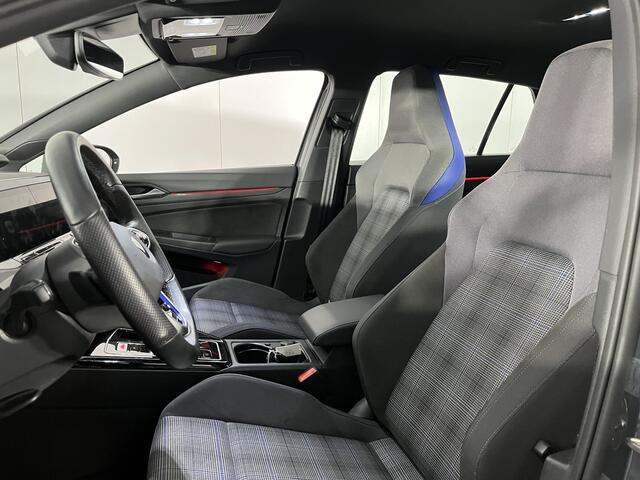 Volkswagen GOLF 1.4 eHybrid GTE / AUTOMAAT/ 245 PK/ PARK.SENSOR.V+A/ CAMERA/ STUUR+STOELVERWARM./ DODE HOEK/ APP-CONNECT/ ACC/ DIGITAL DASH/ DAB/ NAVI/ CLIMA/ LED/ ISOFIX/ 18'' LMV