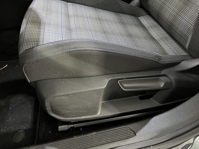 Volkswagen GOLF 1.4 eHybrid GTE / AUTOMAAT/ 245 PK/ PARK.SENSOR.V+A/ CAMERA/ STUUR+STOELVERWARM./ DODE HOEK/ APP-CONNECT/ ACC/ DIGITAL DASH/ DAB/ NAVI/ CLIMA/ LED/ ISOFIX/ 18'' LMV