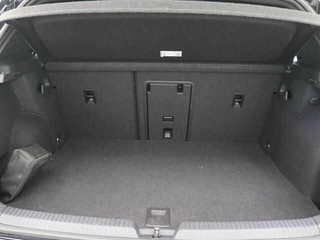 Volkswagen GOLF 1.4 eHybrid GTE 245PK DSG SOH 87%, Achteruitrijcamera, LED Matrix, Navi, Adaptieve Cruise, Stuurverwarming, Navigatie, 17'' lichtmetaal