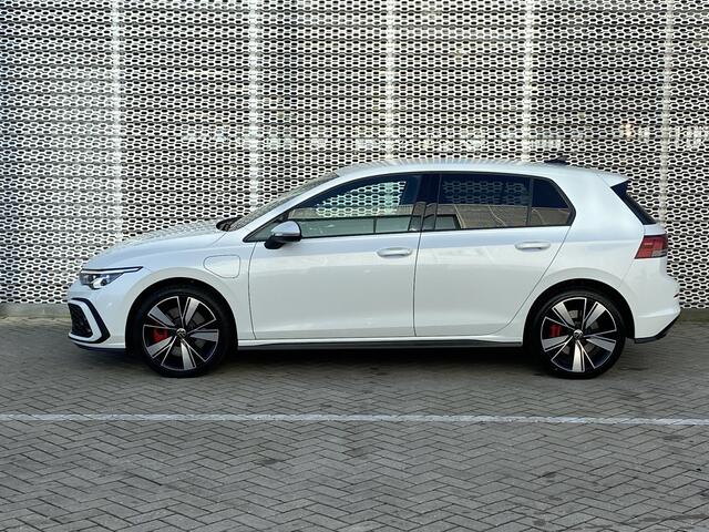 Volkswagen GOLF 1.4 eHybrid 245PK DSG GTE / 18" LMV / Digitale Cockpit / Stuur + Stoelverwarming / Parkeersensoren V+A P4